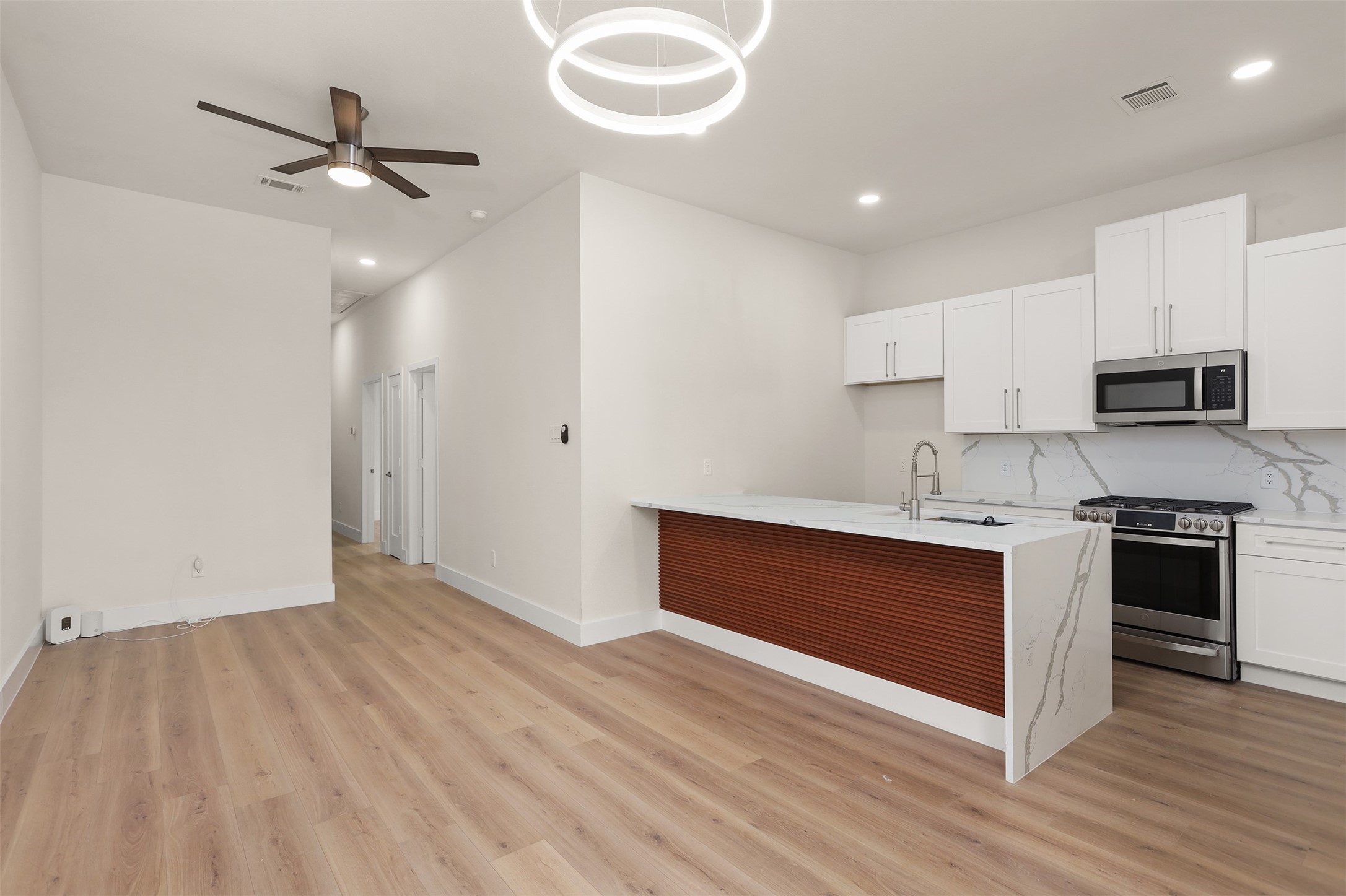 4728 Sunbeam Street Houston, TX 77033 - Photo 10 of 18