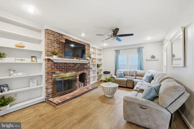 $915,000 | 14367 North Slope Street, Centreville, VA 20120