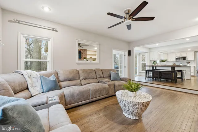 $915,000 | 14367 North Slope Street, Centreville, VA 20120