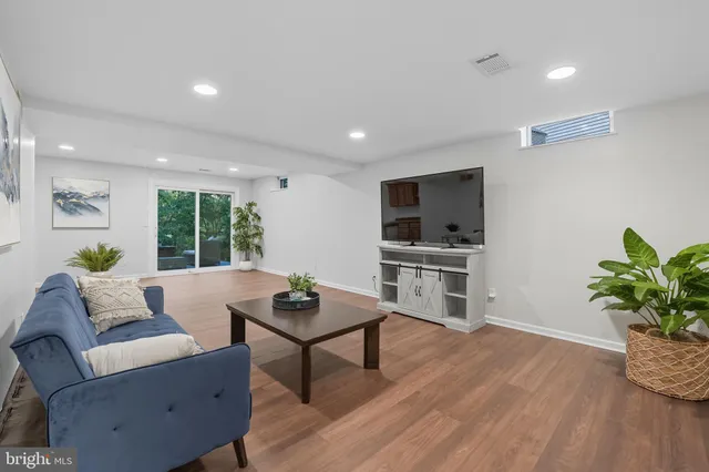 $915,000 | 14367 North Slope Street, Centreville, VA 20120