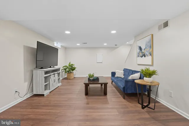 $915,000 | 14367 North Slope Street, Centreville, VA 20120