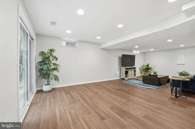 $915,000 | 14367 North Slope Street, Centreville, VA 20120