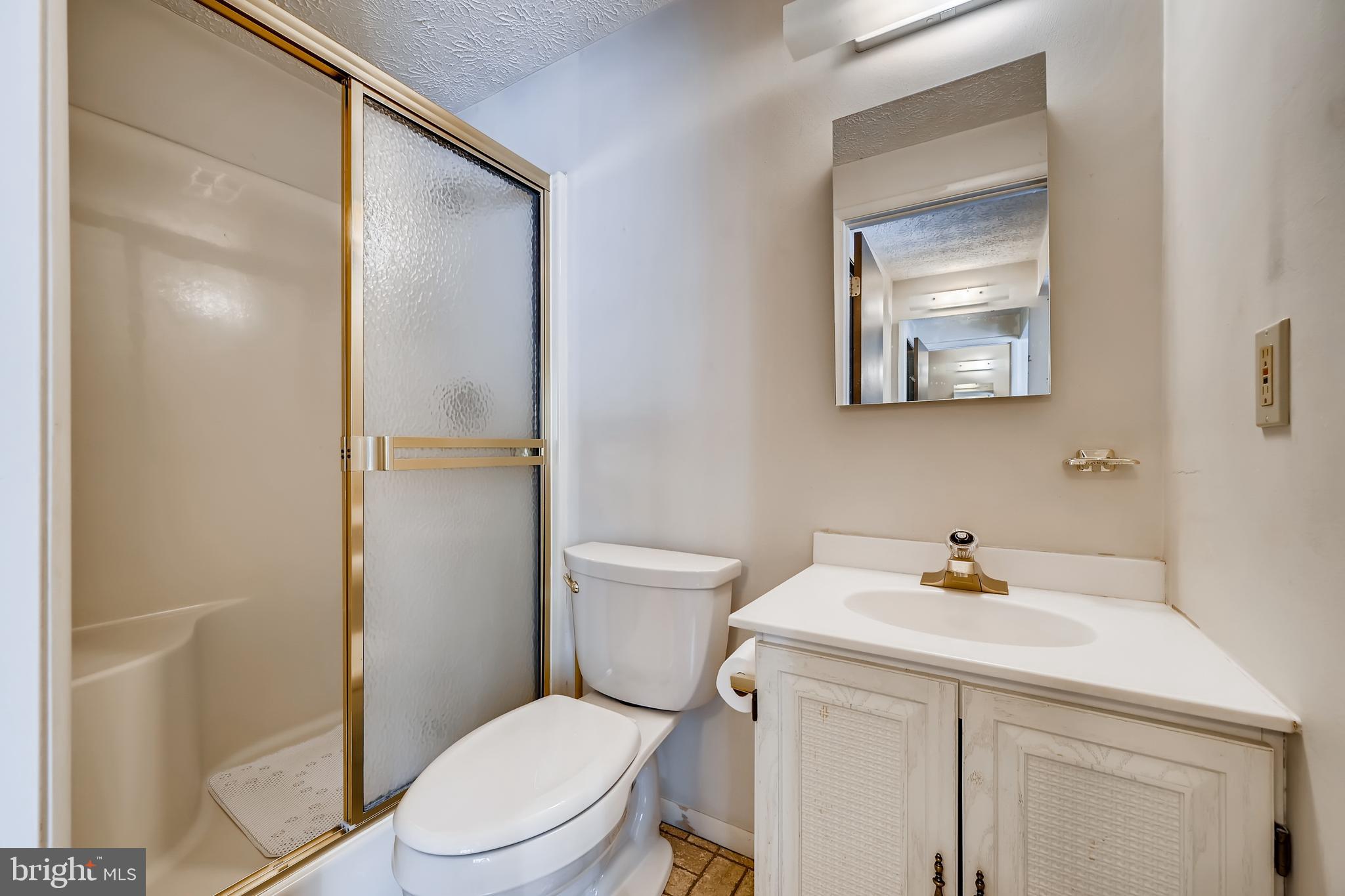 542 Fuselage Avenue Baltimore, MD 21221 - Photo 12 of 25