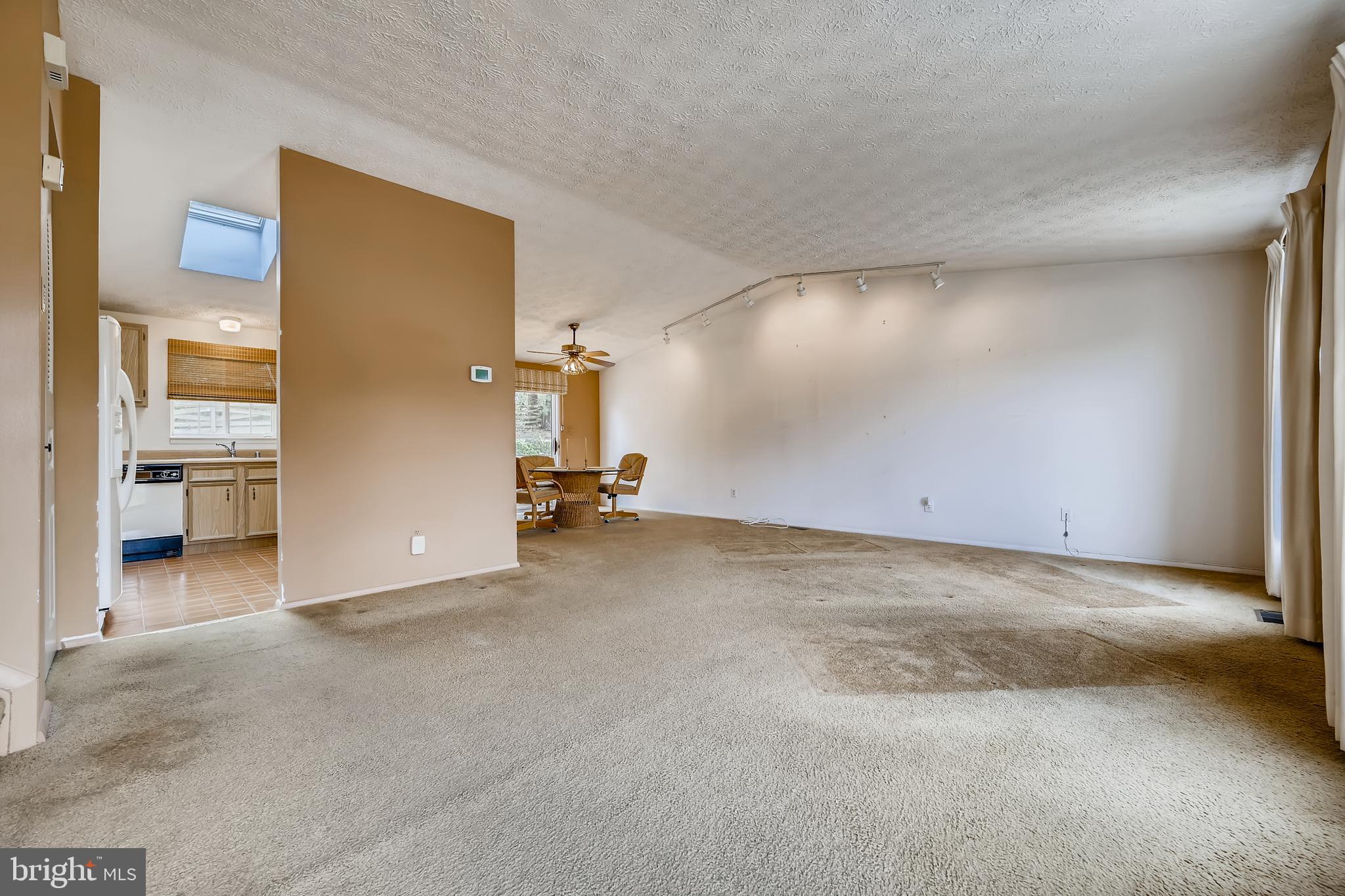 542 Fuselage Avenue Baltimore, MD 21221 - Photo 4 of 25