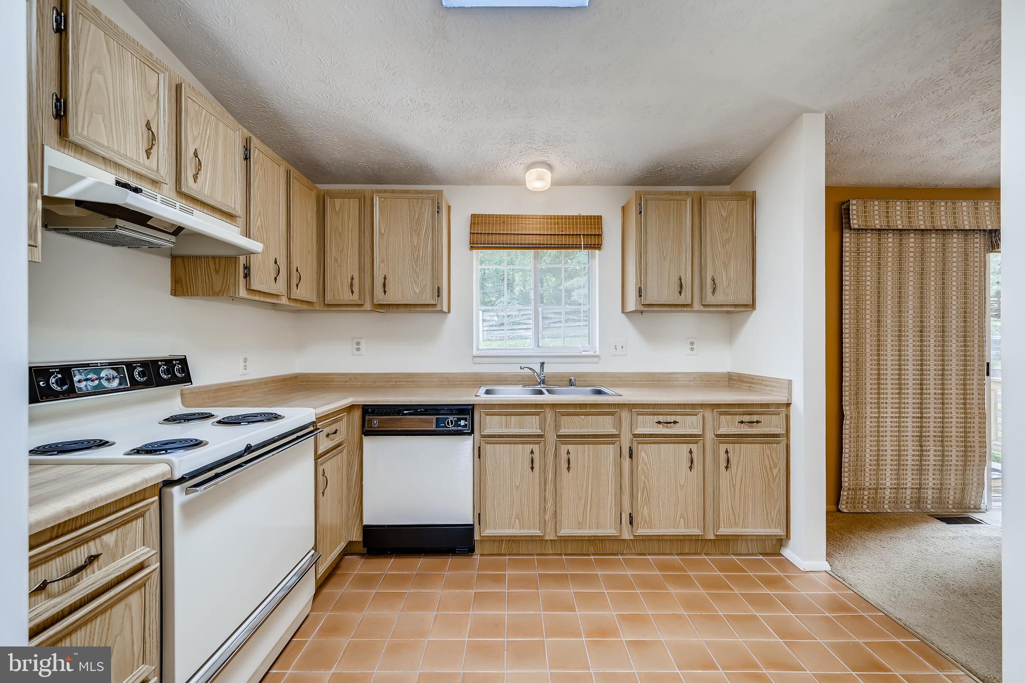 542 Fuselage Avenue Baltimore, MD 21221 - Photo 7 of 25