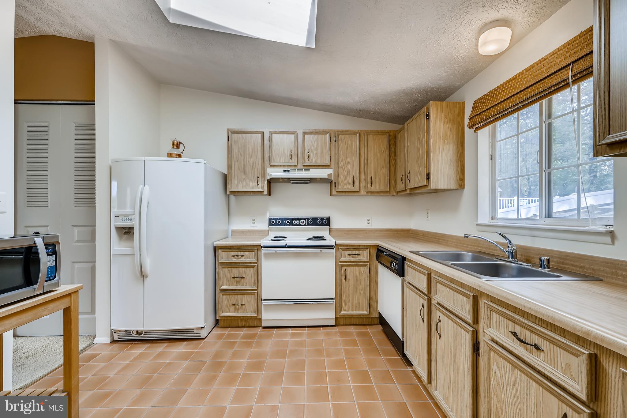 542 Fuselage Avenue Baltimore, MD 21221 - Photo 9 of 25