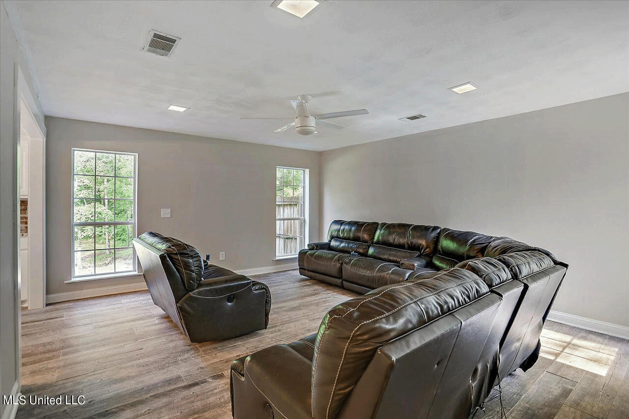 716 Mullican Road Florence, MS 39073 - Photo 5 of 61 living room jpg