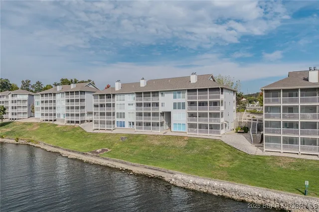 $349,000 | 442 Regatta Bay Drive, Unit 1B, Lake Ozark, MO 65049
