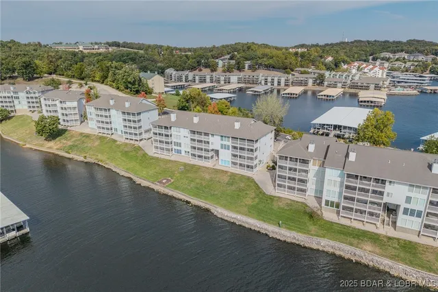 $349,000 | 442 Regatta Bay Drive, Unit 1B, Lake Ozark, MO 65049