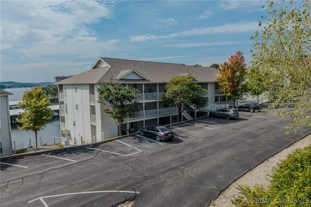 $349,000 | 442 Regatta Bay Drive, Unit 1B, Lake Ozark, MO 65049