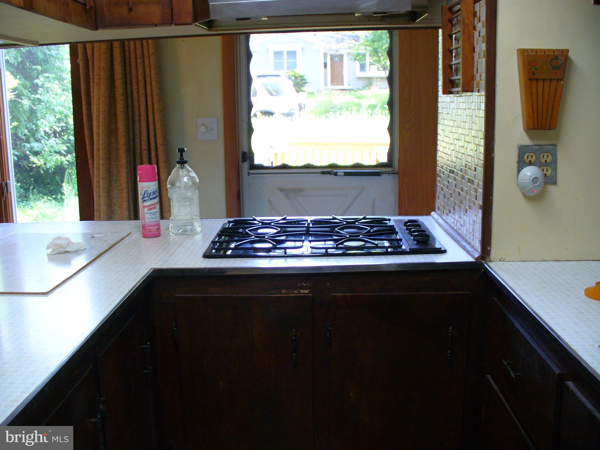 3910 Decatur Avenue Kensington, MD 20895 - Photo 22 of 22 Kitchen out front door