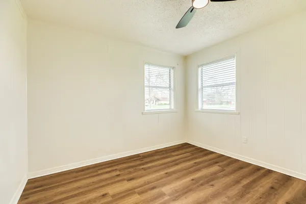 $2,050 | 159 Oak Drive, Lake Jackson, TX 77566