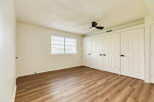 $2,050 | 159 Oak Drive, Lake Jackson, TX 77566