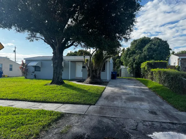 $2,000 | 311 West 29th Street, Riviera Beach, FL 33404