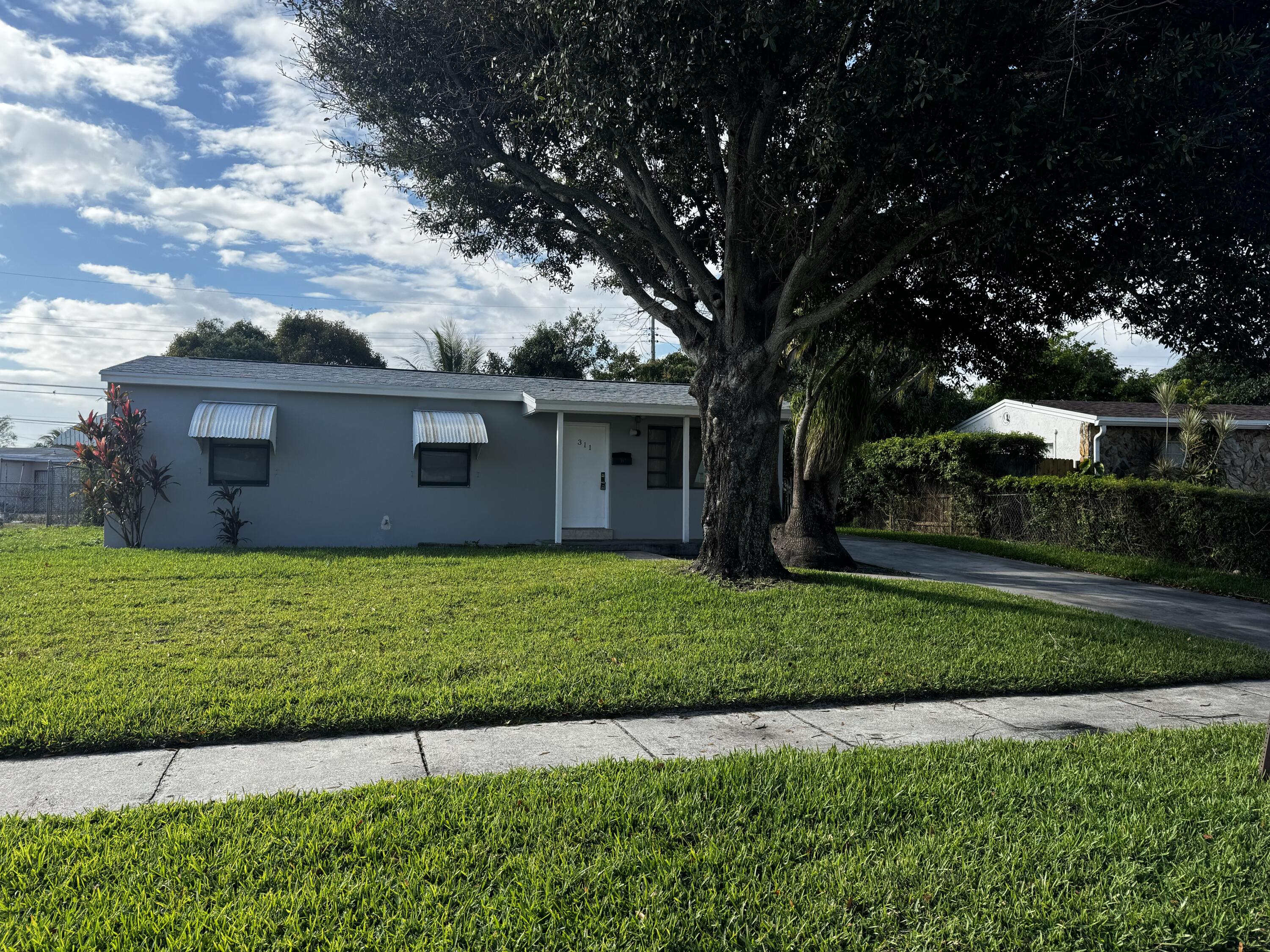 311 West 29th Street Riviera Beach, FL 33404 - Photo 2 of 2 IMG_1667