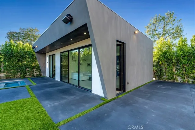 $36,500 | 13016 Chandler Boulevard, Sherman Oaks, CA 91401