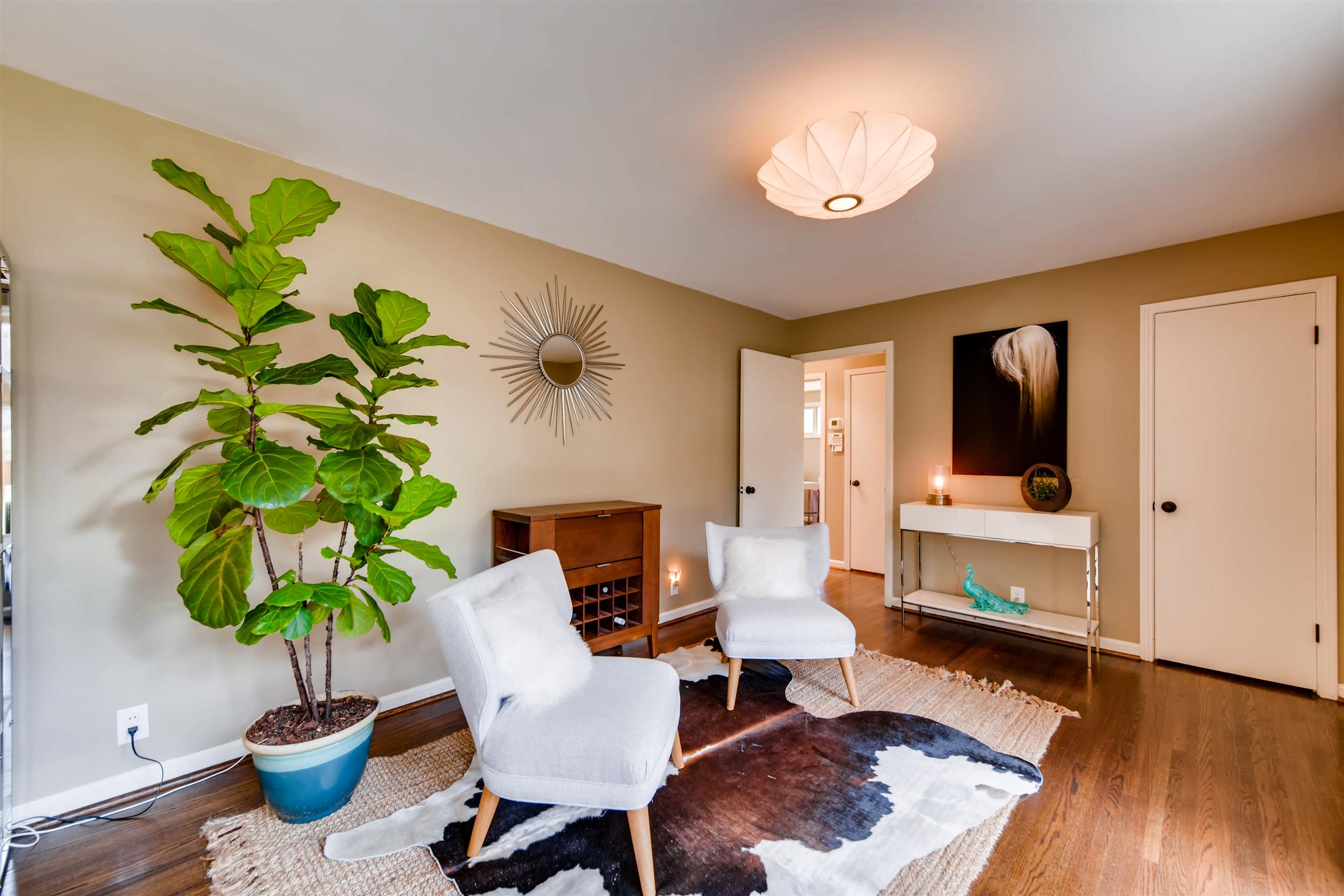 1100 Sparta Road Nashville, TN 37205 - Photo 11 of 29 a living room with furniture and a potted plant