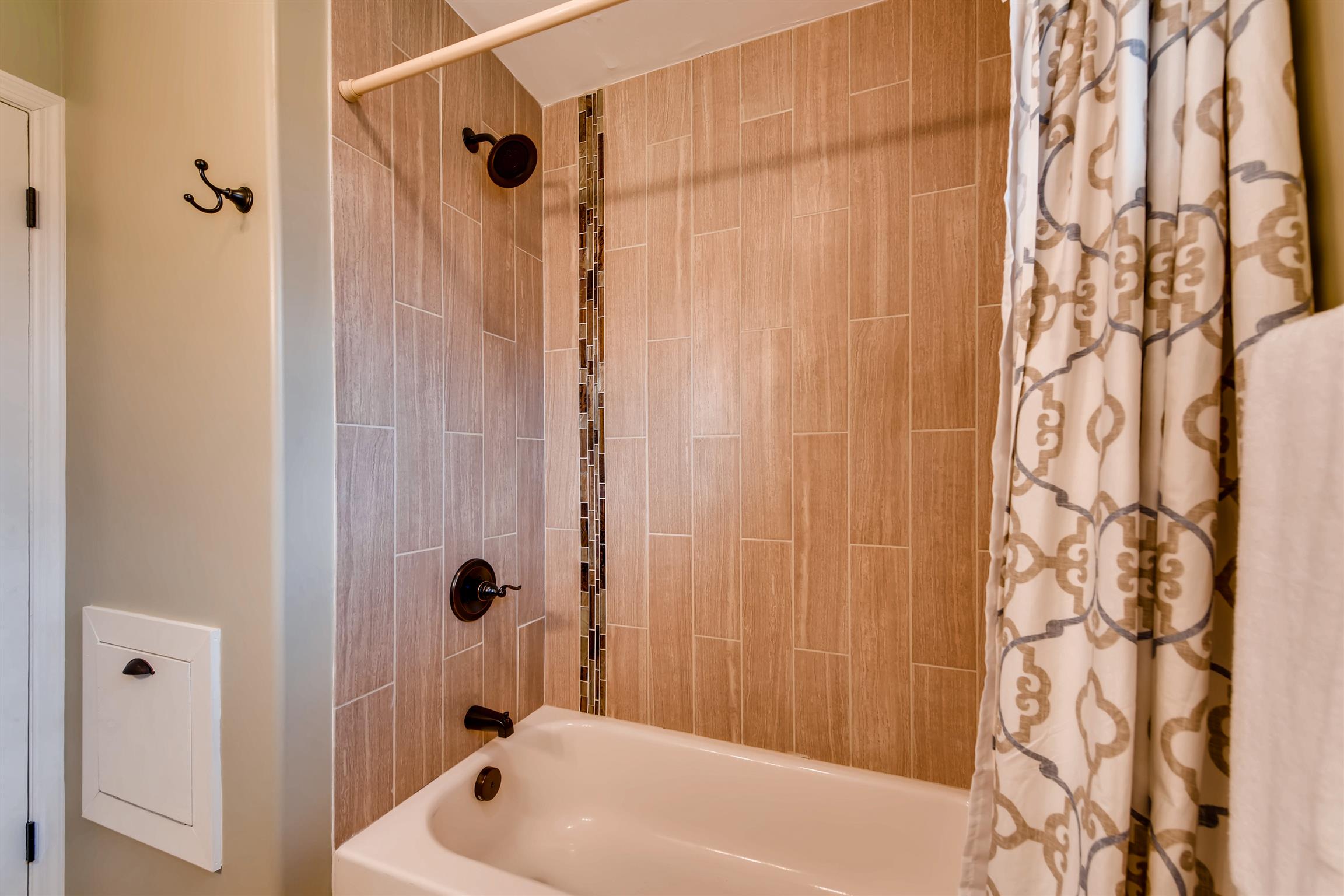 1100 Sparta Road Nashville, TN 37205 - Photo 24 of 29 a bathroom with a tub and shower curtain