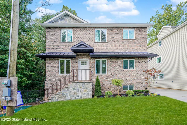 $1,480,000 | 674 Arden Avenue | Annadale