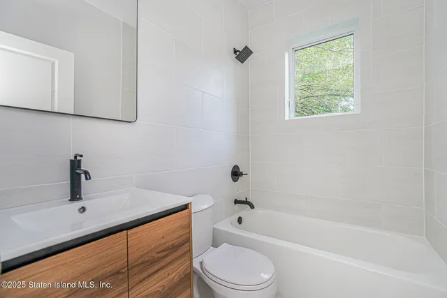 $1,480,000 | 674 Arden Avenue | Annadale