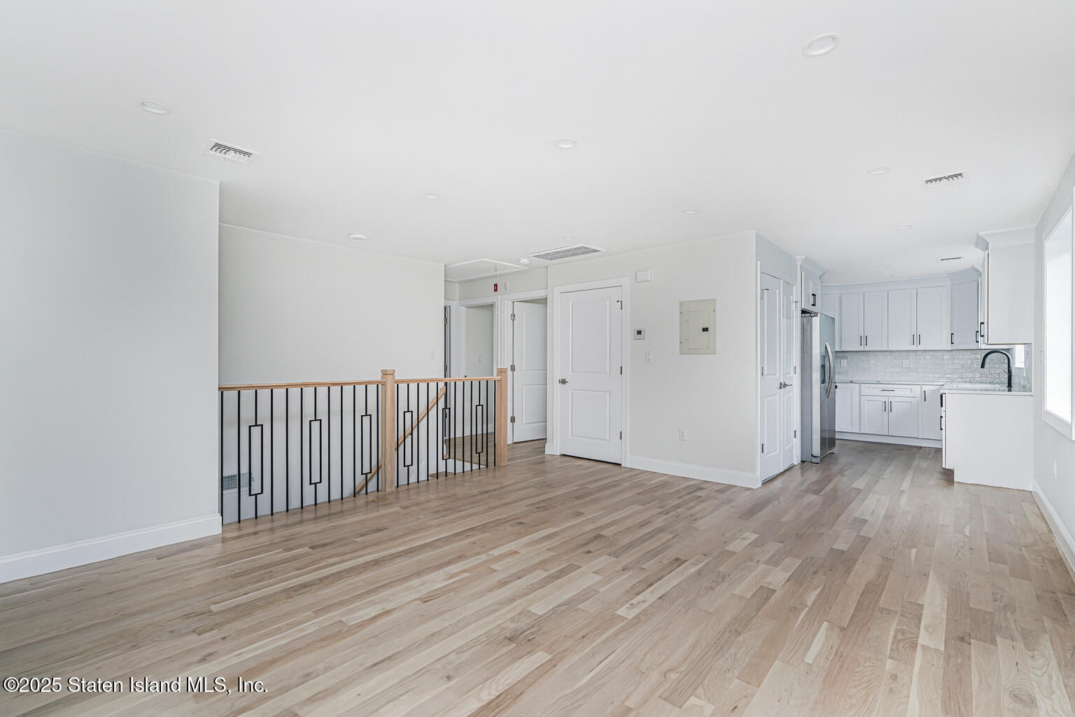 674 Arden Avenue Staten Island, NY 10312 - Photo 22 of 39 20 - Upper Living + Dining + Kitchen