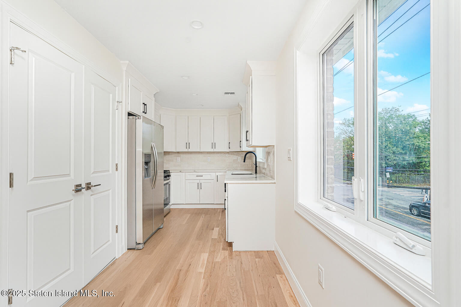 674 Arden Avenue Staten Island, NY 10312 - Photo 23 of 39 21 - Upper dining + Kitchen