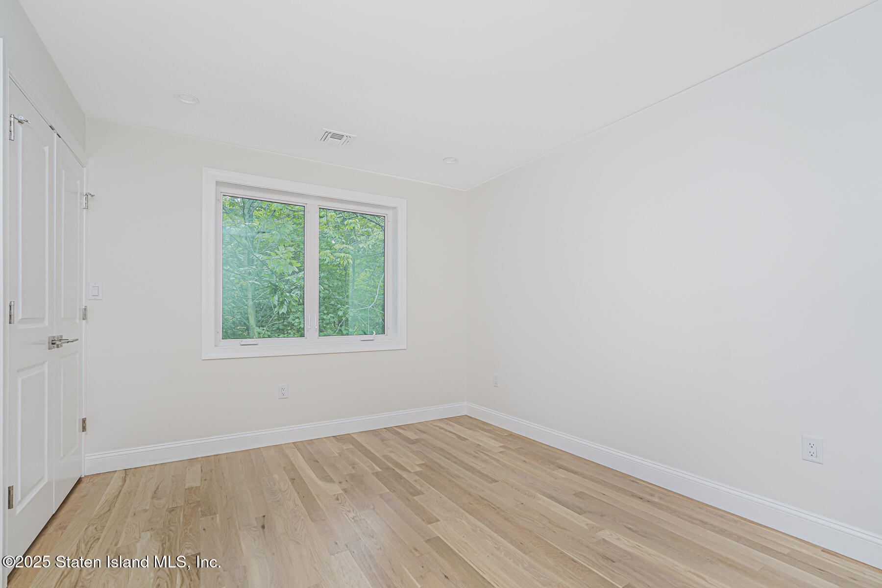 674 Arden Avenue Staten Island, NY 10312 - Photo 28 of 39 25 - Bedroom 5