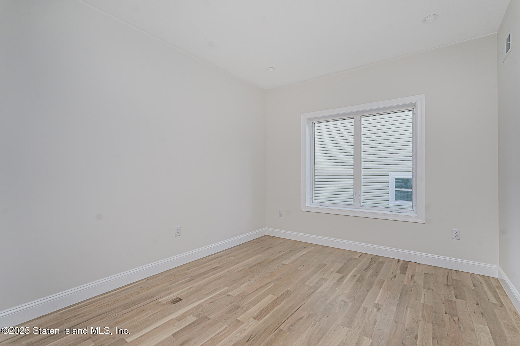 674 Arden Avenue Staten Island, NY 10312 - Photo 30 of 39 15 - Bedroom 3