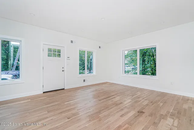 $1,480,000 | 674 Arden Avenue | Annadale