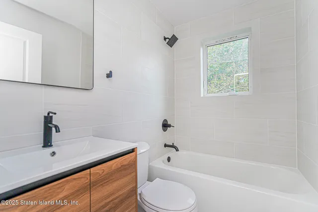 $1,480,000 | 674 Arden Avenue | Annadale