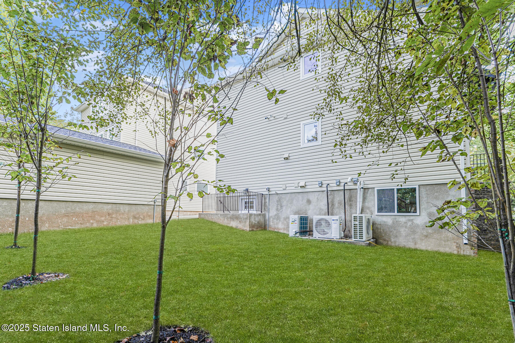 674 Arden Avenue Staten Island, NY 10312 - Photo 34 of 39 03 - Exterior Left Side