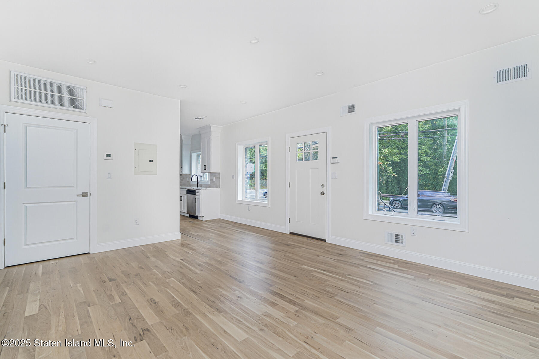 674 Arden Avenue Staten Island, NY 10312 - Photo 4 of 39 06 - Living + Dining