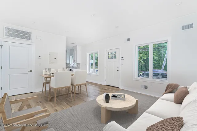 $1,480,000 | 674 Arden Avenue | Annadale