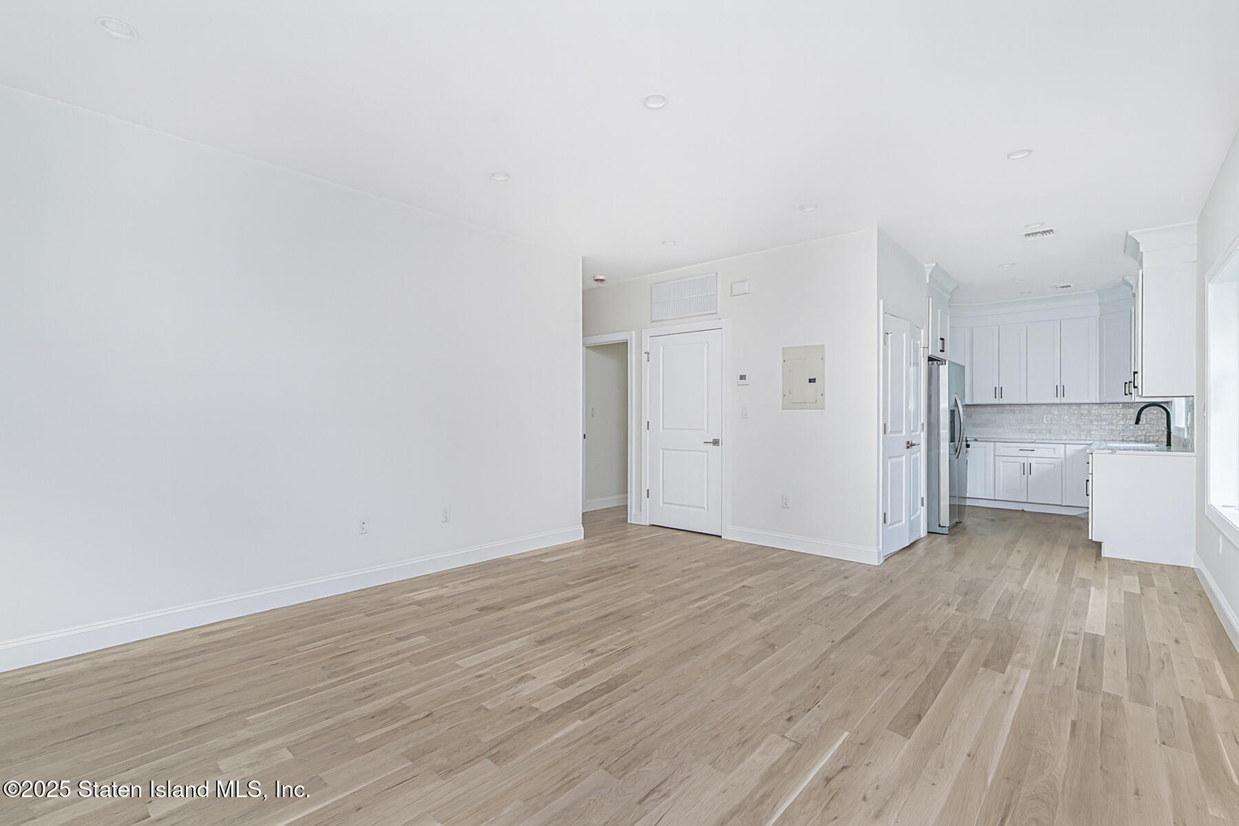 674 Arden Avenue Staten Island, NY 10312 - Photo 6 of 39 07 - Living + Dining