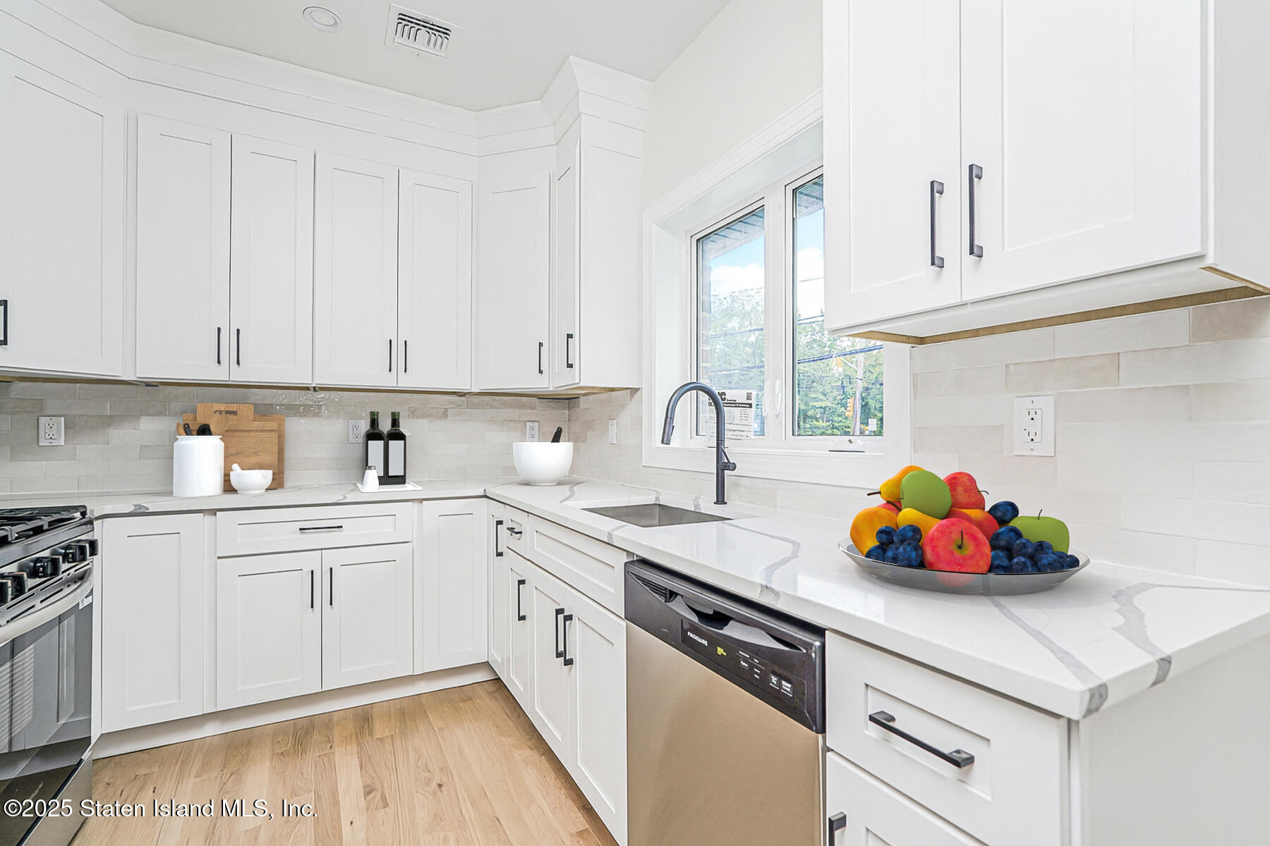 674 Arden Avenue Staten Island, NY 10312 - Photo 9 of 39 Photo Sep 27 2025, 1 42 06 PM (2)