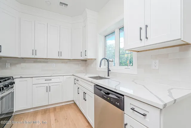 $1,480,000 | 674 Arden Avenue | Annadale