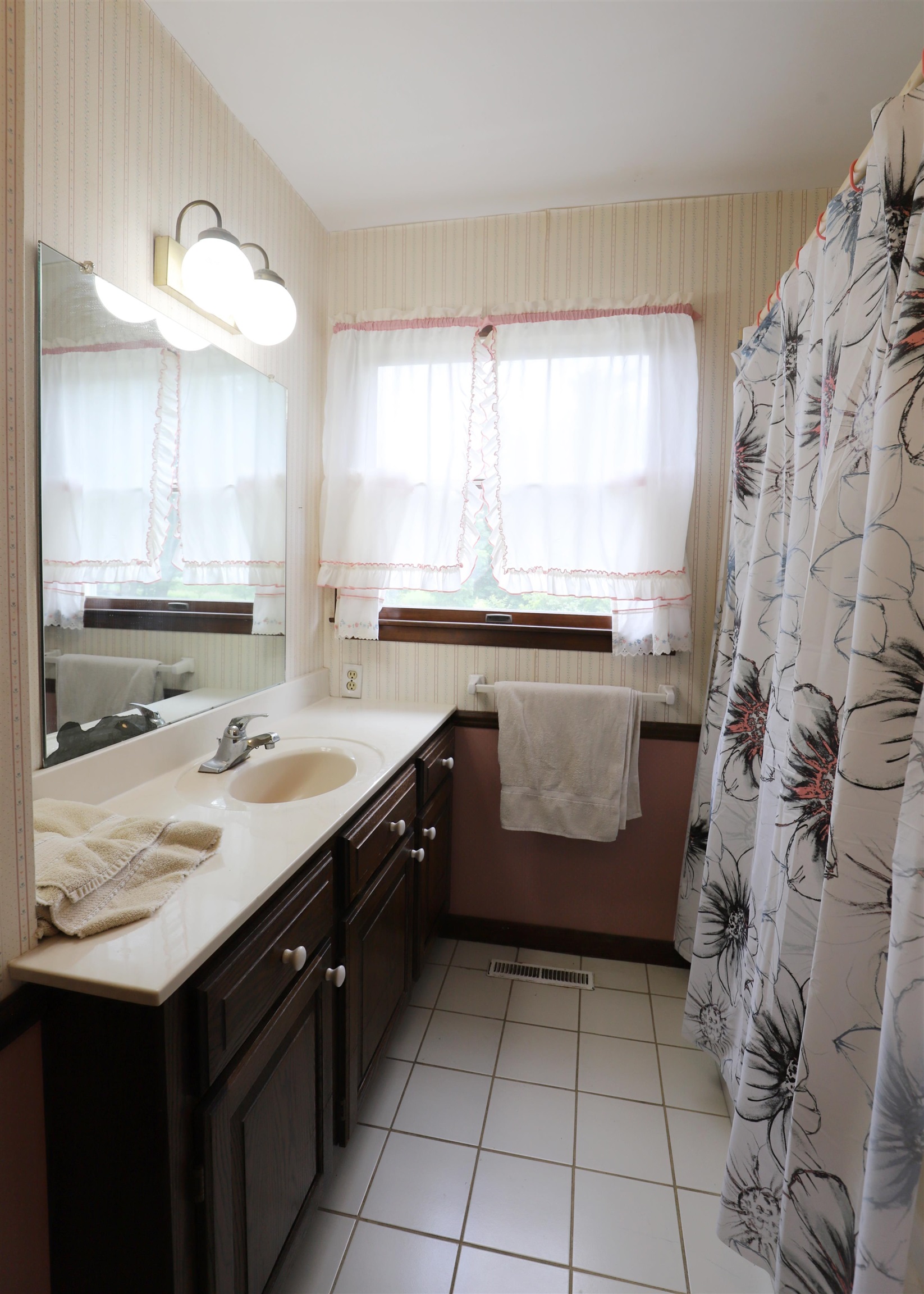 1365 East Mt Morris Road Mount Morris, MI 48458 - Photo 22 of 44 50147448-08388079-6572-4fd1-ae2e-7fb95facf2b5.JPG