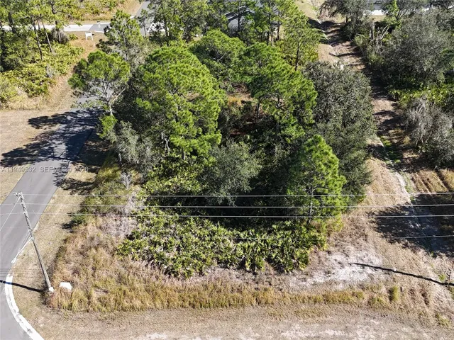 a view of outdoor space and garden