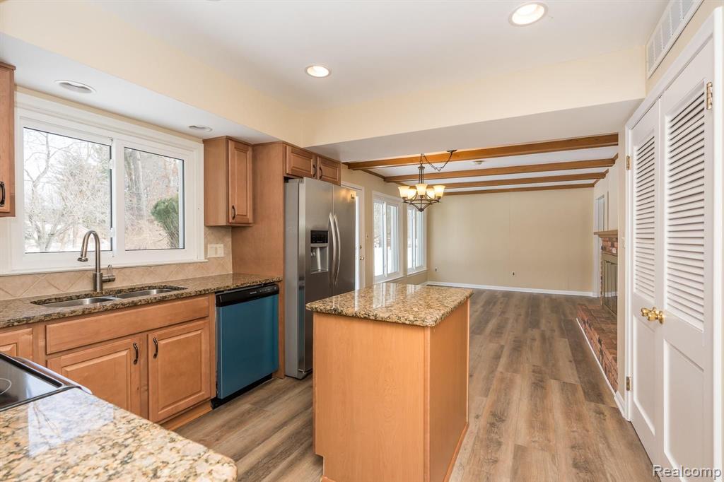 1655 Kingsmere Circle Rochester Hills, MI 48309 - Photo 11 of 34