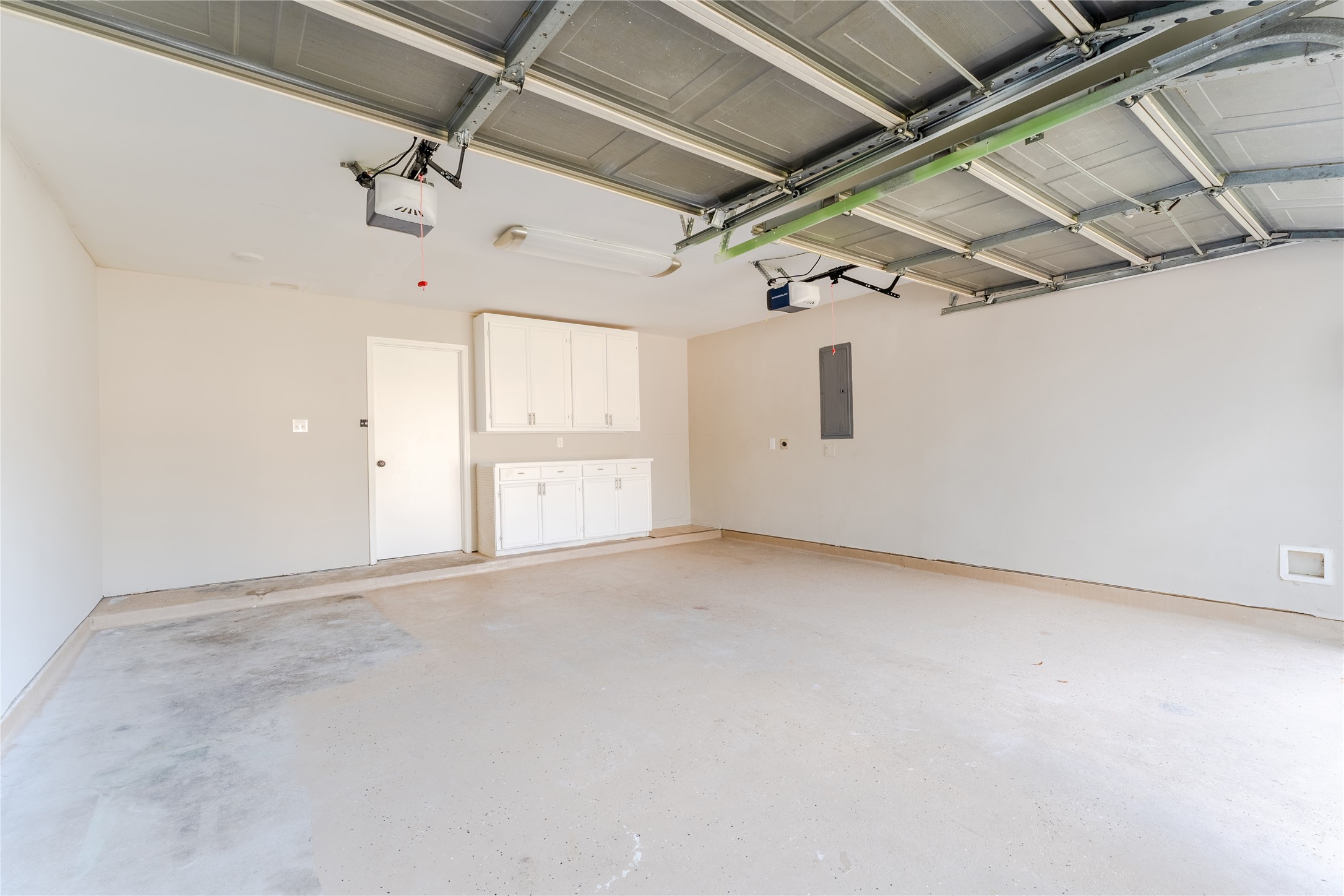 9203 Appin Court Houston, TX 77095 - Photo 29 of 38 an empty room with windows