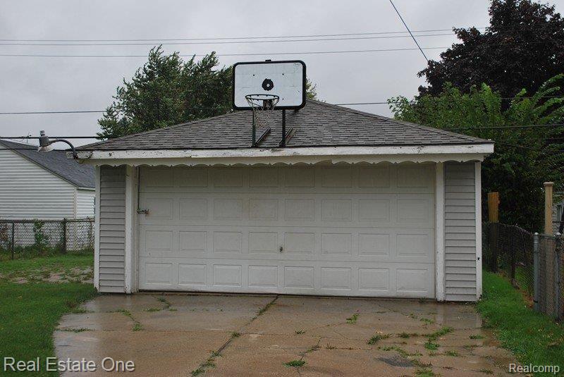 22111 Rausch Avenue Eastpointe, MI 48021 - Photo 8 of 25 2-Car Detached Garage