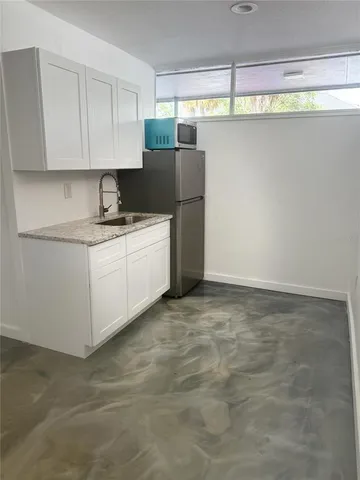 $1,500 | 313 18th Avenue South, St. Petersburg, FL 33701