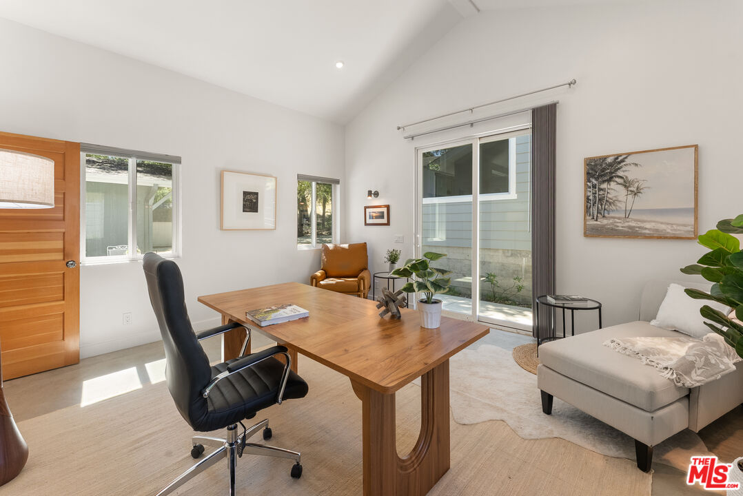 606 Thrift Road Malibu, CA 90265 - Photo 12 of 25