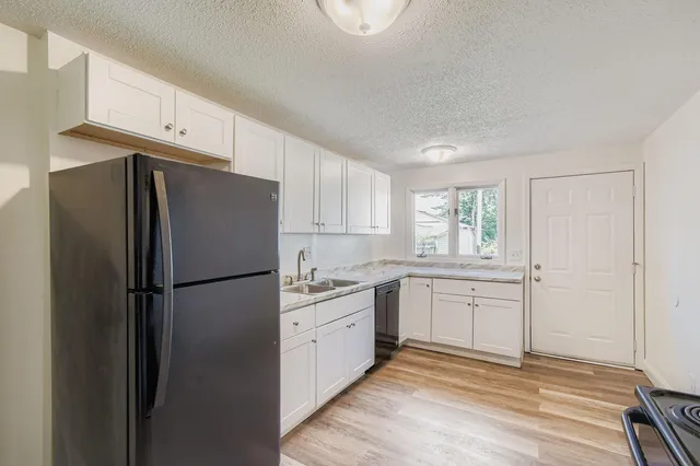 $2,599 | 915 X Fuller Avenue, St. Paul, MN 55104