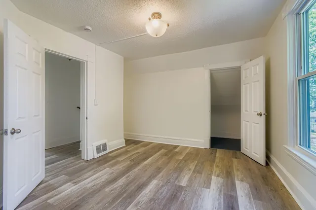 $2,599 | 915 X Fuller Avenue, St. Paul, MN 55104