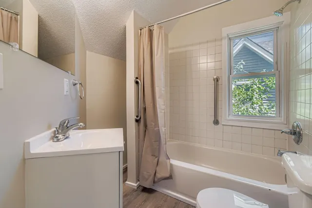 $2,599 | 915 X Fuller Avenue, St. Paul, MN 55104