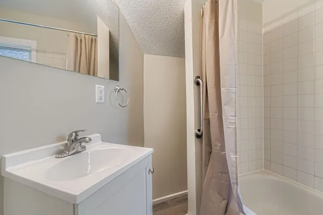 $2,599 | 915 X Fuller Avenue, St. Paul, MN 55104