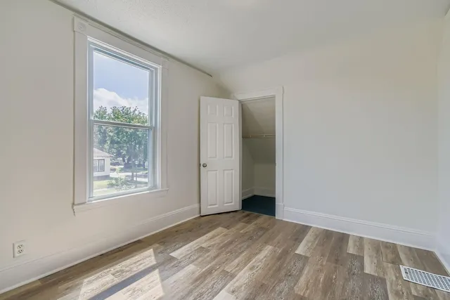 $2,599 | 915 X Fuller Avenue, St. Paul, MN 55104