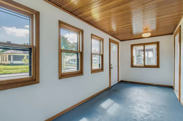 $2,599 | 915 X Fuller Avenue, St. Paul, MN 55104