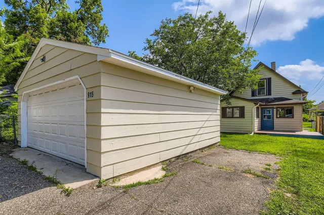 $2,599 | 915 X Fuller Avenue, St. Paul, MN 55104